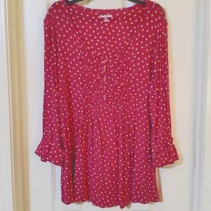 Pink‎ polka-dot shirt